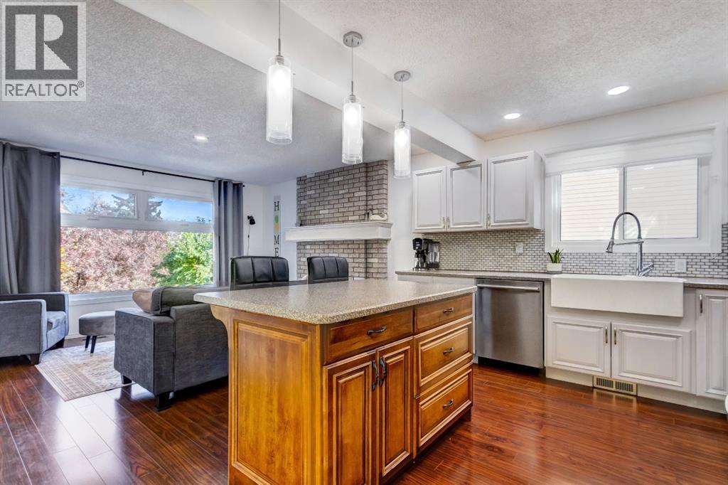 235 Strathearn Crescent Sw, Calgary, Alberta  T3H 1M9 - Photo 6 - A2269029