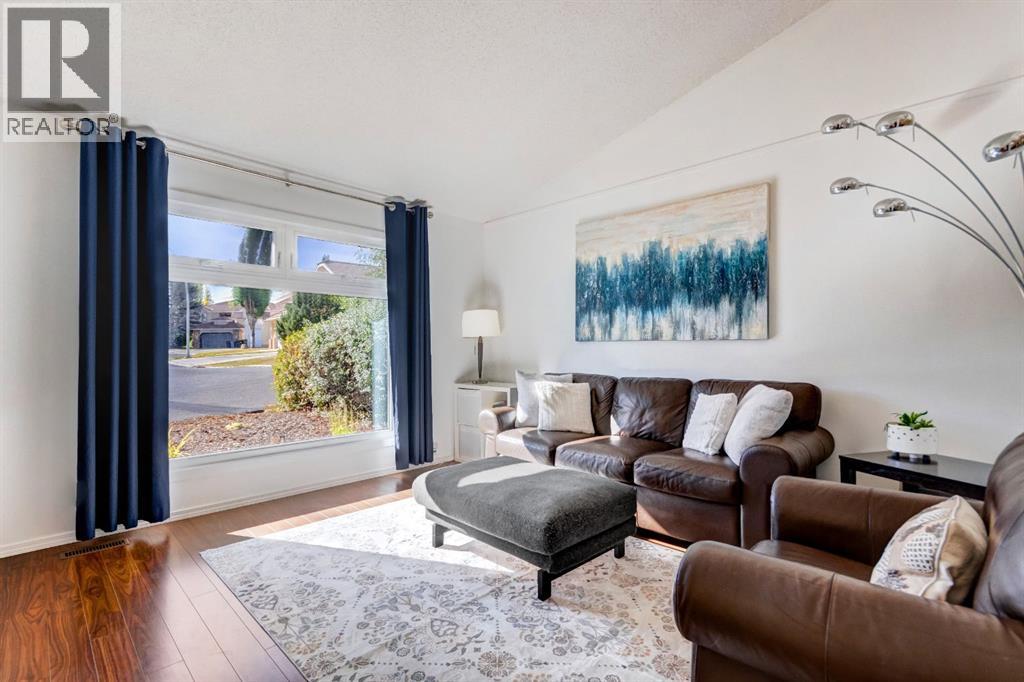 235 Strathearn Crescent Sw, Calgary, Alberta  T3H 1M9 - Photo 2 - A2269029