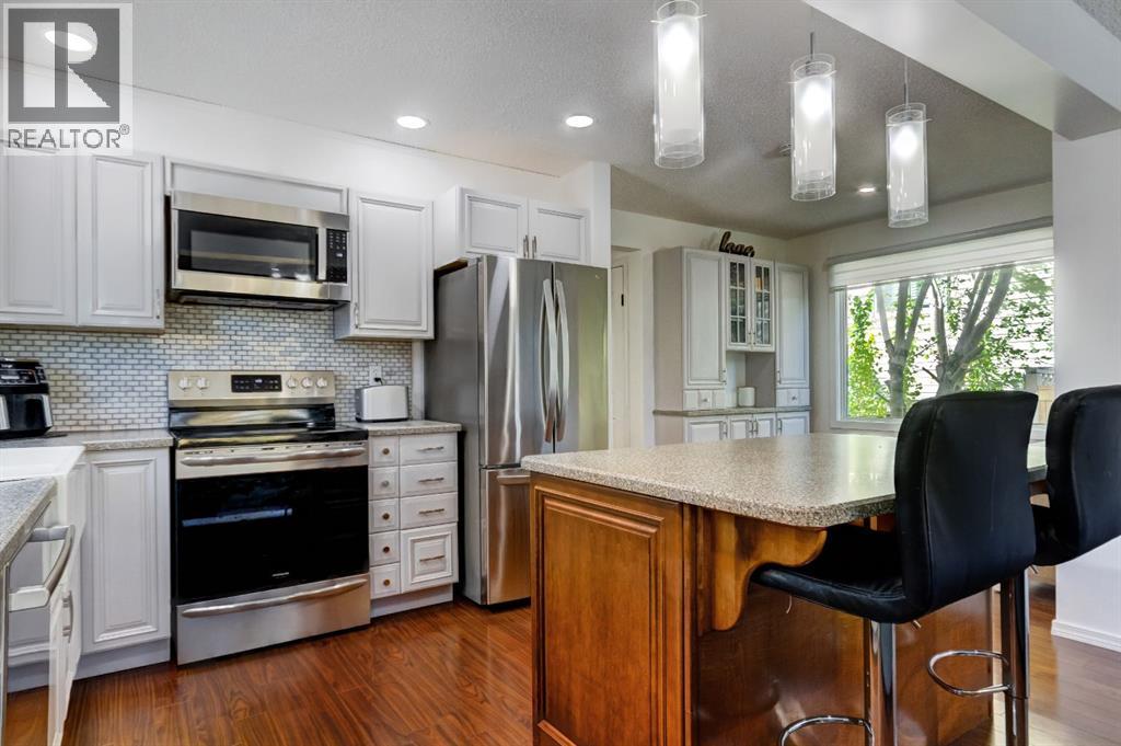 235 Strathearn Crescent Sw, Calgary, Alberta  T3H 1M9 - Photo 10 - A2269029