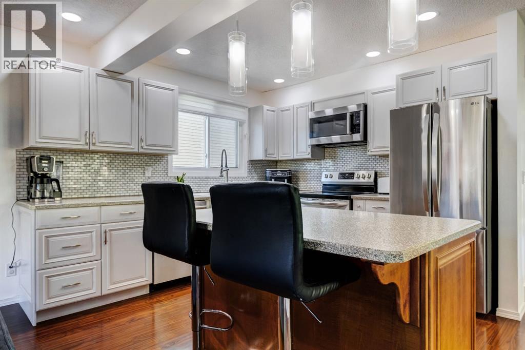 235 Strathearn Crescent Sw, Calgary, Alberta  T3H 1M9 - Photo 8 - A2269029