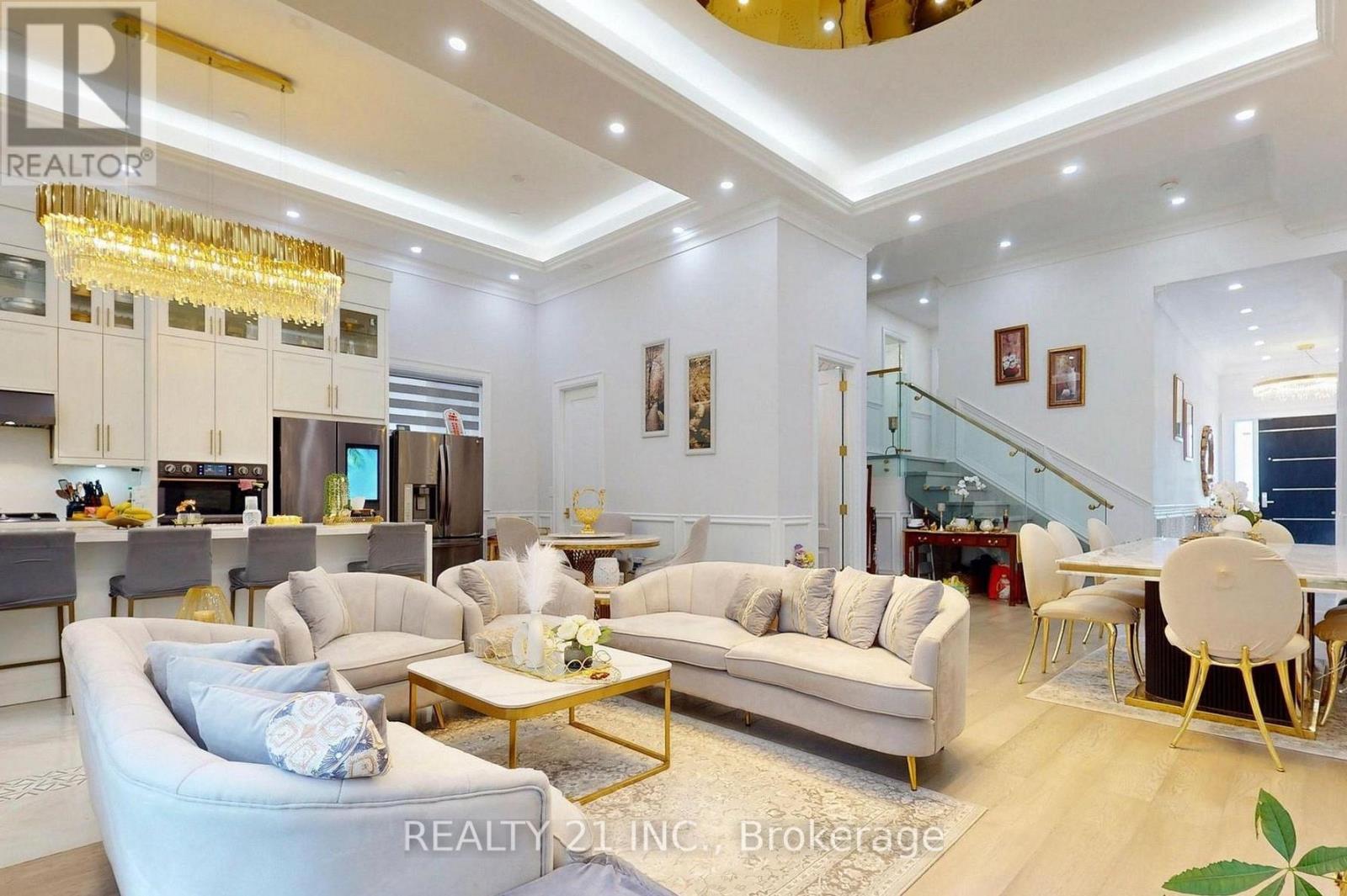 36 CRAIGLEE DRIVE, Toronto, Ontario