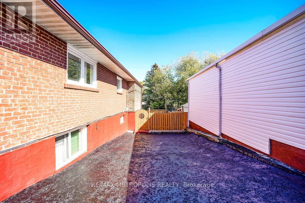 575 Bellamy Road N, Toronto, Ontario  M1H 1G6 - Photo 4 - E12525828