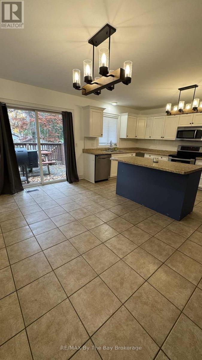 41 Melrose Avenue, Wasaga Beach, Ontario  L9Z 2S8 - Photo 13 - S12524276