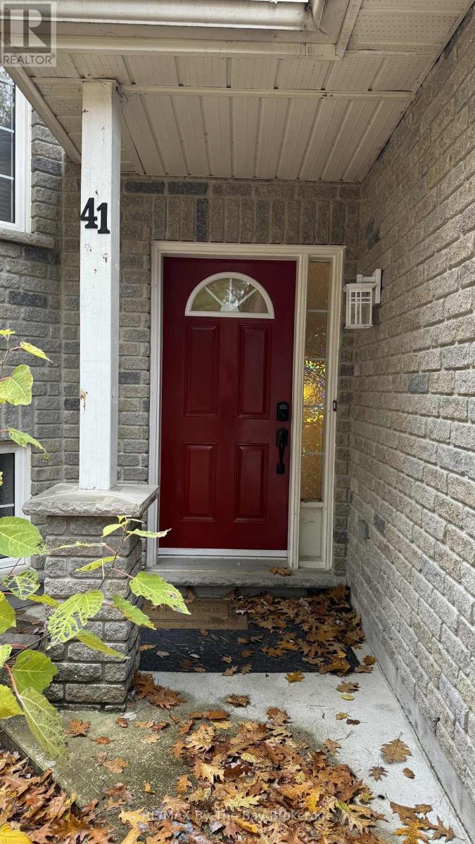 41 Melrose Avenue, Wasaga Beach, Ontario  L9Z 2S8 - Photo 4 - S12524276