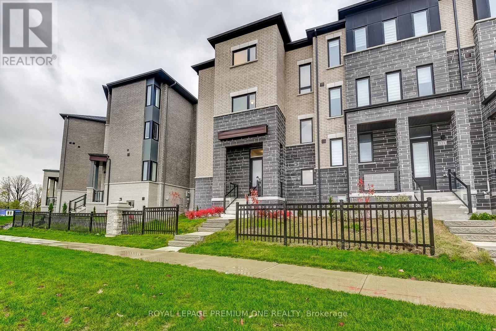 117 Tennant Circle E, Vaughan, Ontario  L4H 5L5 - Photo 3 - N12525824