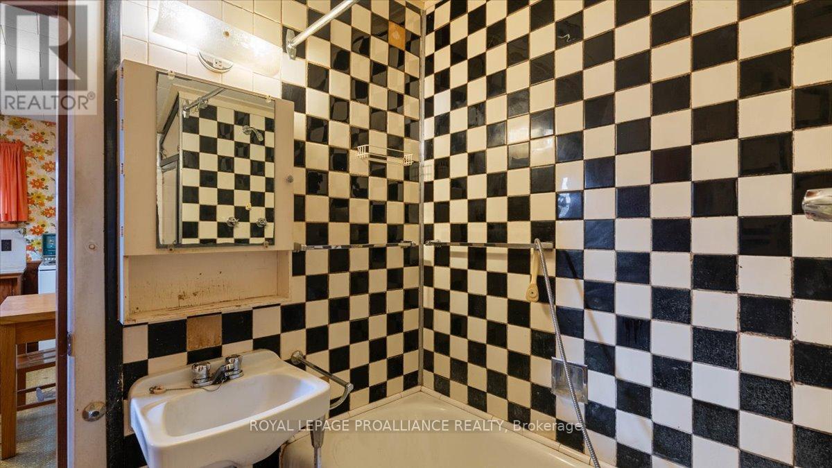 31 S Wellington Street, Quinte West, Ontario K0K 2C0 - Photo 10 - X12525844