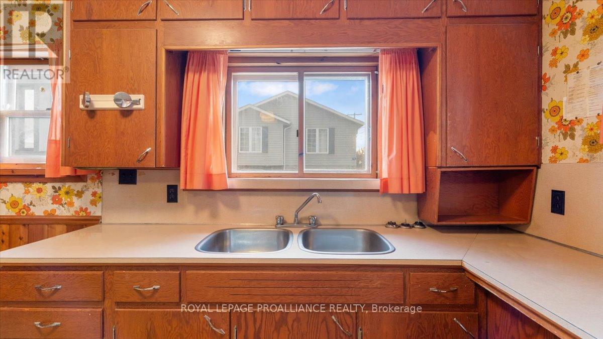 31 S Wellington Street, Quinte West, Ontario K0K 2C0 - Photo 11 - X12525844