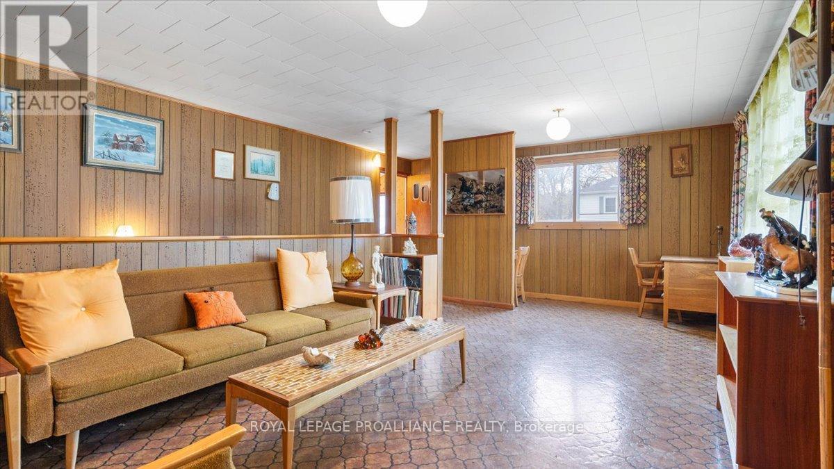 31 S Wellington Street, Quinte West, Ontario K0K 2C0 - Photo 28 - X12525844