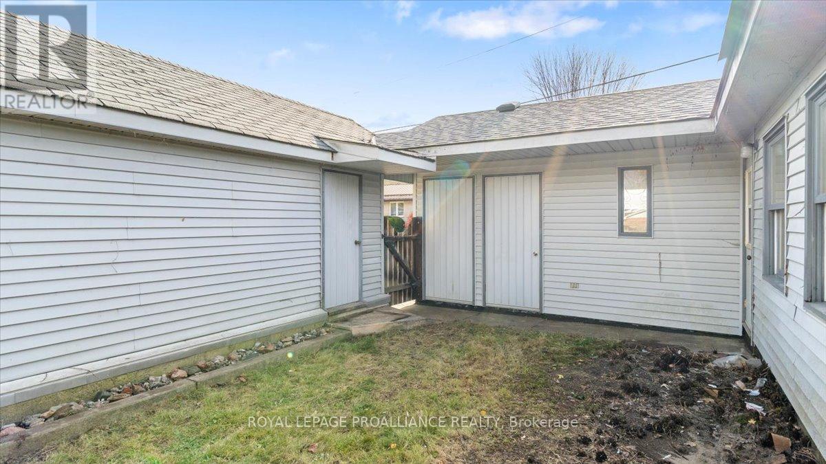 31 S Wellington Street, Quinte West, Ontario K0K 2C0 - Photo 38 - X12525844