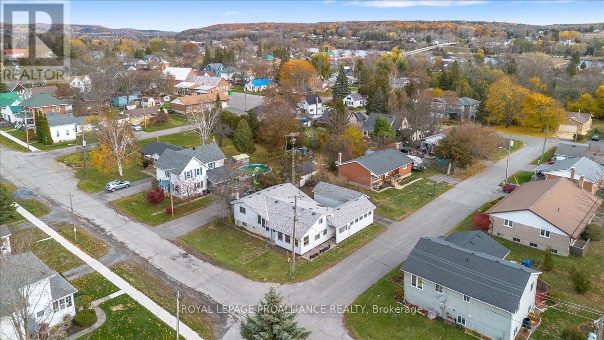 31 S Wellington Street, Quinte West, Ontario K0K 2C0 - Photo 45 - X12525844