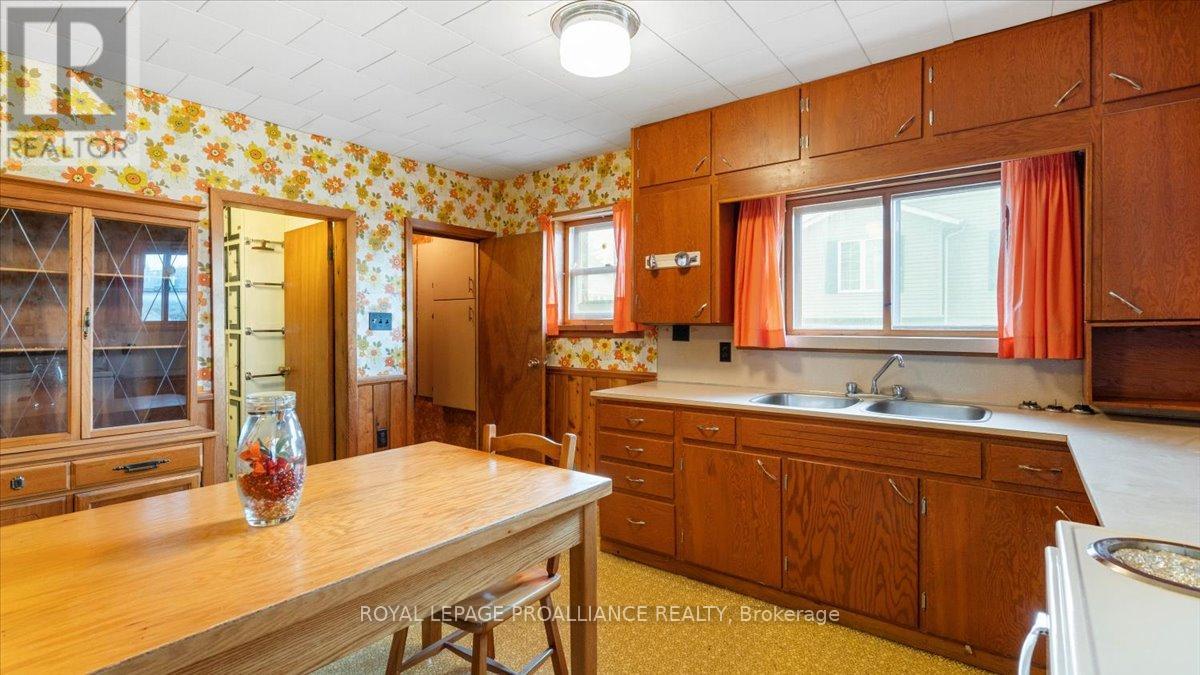 31 S Wellington Street, Quinte West, Ontario K0K 2C0 - Photo 5 - X12525844