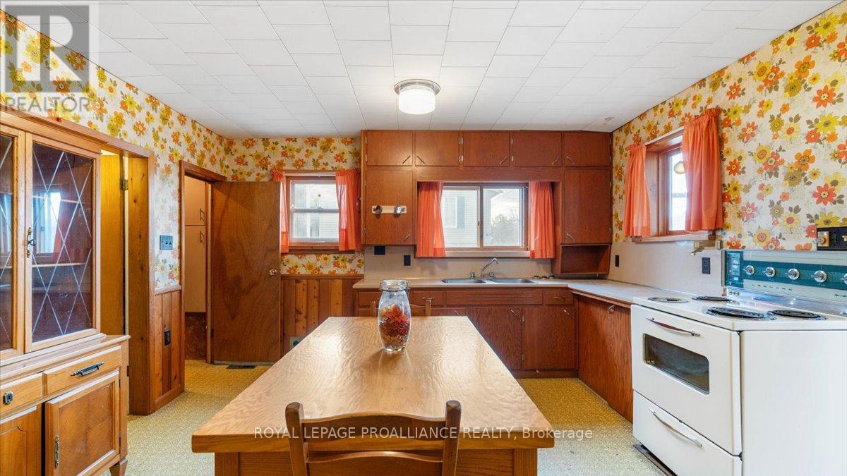 31 S Wellington Street, Quinte West, Ontario K0K 2C0 - Photo 6 - X12525844