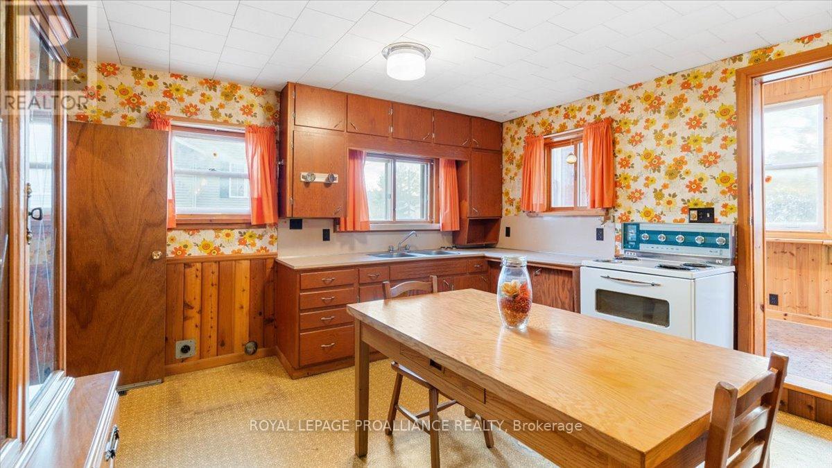 31 S Wellington Street, Quinte West, Ontario K0K 2C0 - Photo 7 - X12525844