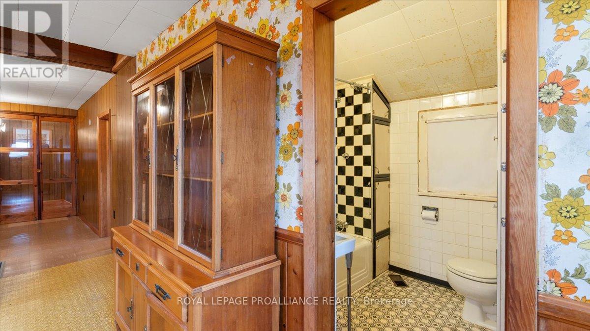 31 S Wellington Street, Quinte West, Ontario K0K 2C0 - Photo 9 - X12525844