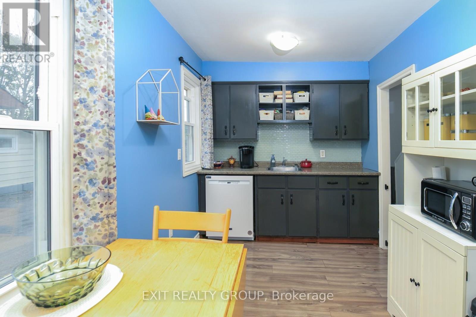 138 Byron Street, Quinte West, Ontario K8V 2Y6 - Photo 8 - X12525884