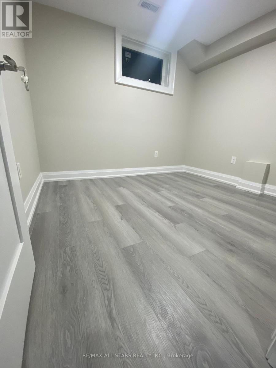 519a Warden Avenue, Toronto, Ontario  L3R 1N3 - Photo 4 - E12525712