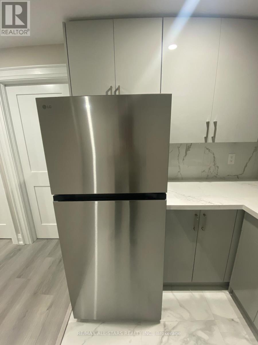 519a Warden Avenue, Toronto, Ontario  L3R 1N3 - Photo 5 - E12525712