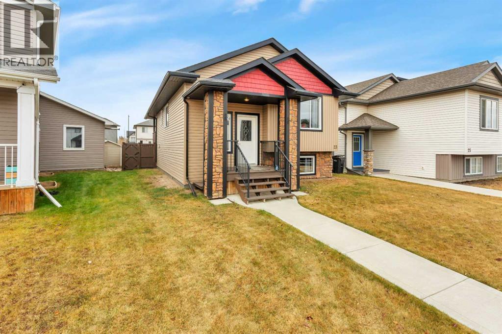23 Hampton Crescent, Sylvan Lake, Alberta  T4S 0N2 - Photo 2 - A2268257