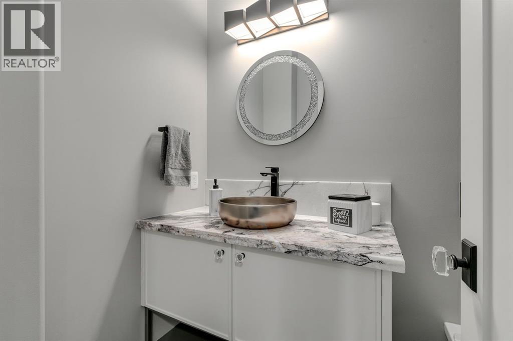 50 Signature Heights Sw, Calgary, Alberta  T3H 3C1 - Photo 8 - A2264415