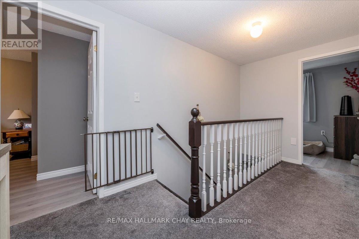 11 Garibaldi Drive, Barrie, Ontario  L4N 8C3 - Photo 10 - S12525862