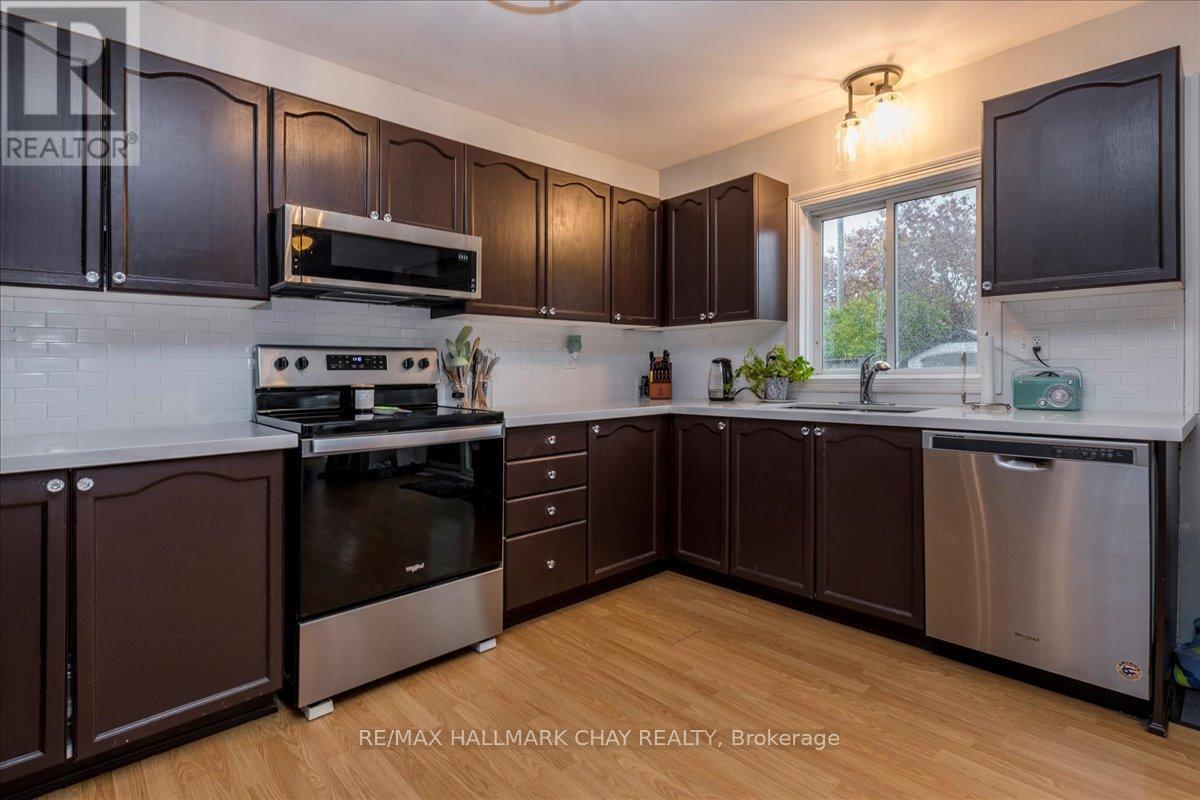 11 Garibaldi Drive, Barrie, Ontario  L4N 8C3 - Photo 8 - S12525862