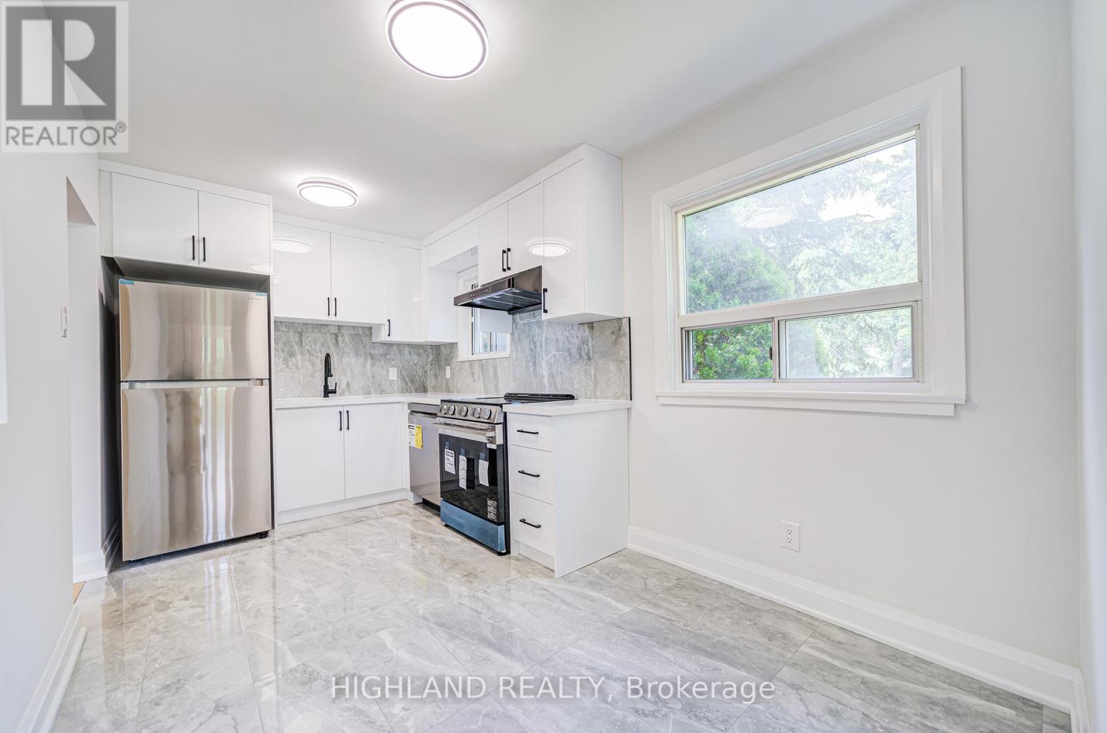 38 Esmond Crescent, Toronto, Ontario  M9W 1T4 - Photo 7 - W12525840