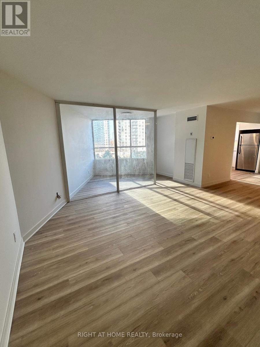 809 - 3700 Kaneff Crescent, Mississauga, Ontario  L5A 4B8 - Photo 11 - W12525848