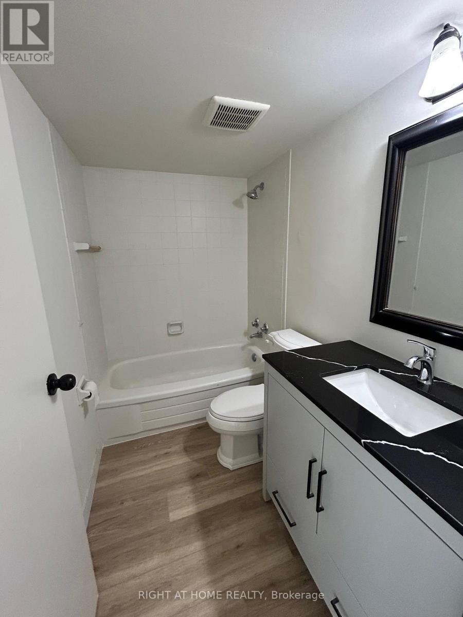 809 - 3700 Kaneff Crescent, Mississauga, Ontario  L5A 4B8 - Photo 12 - W12525848