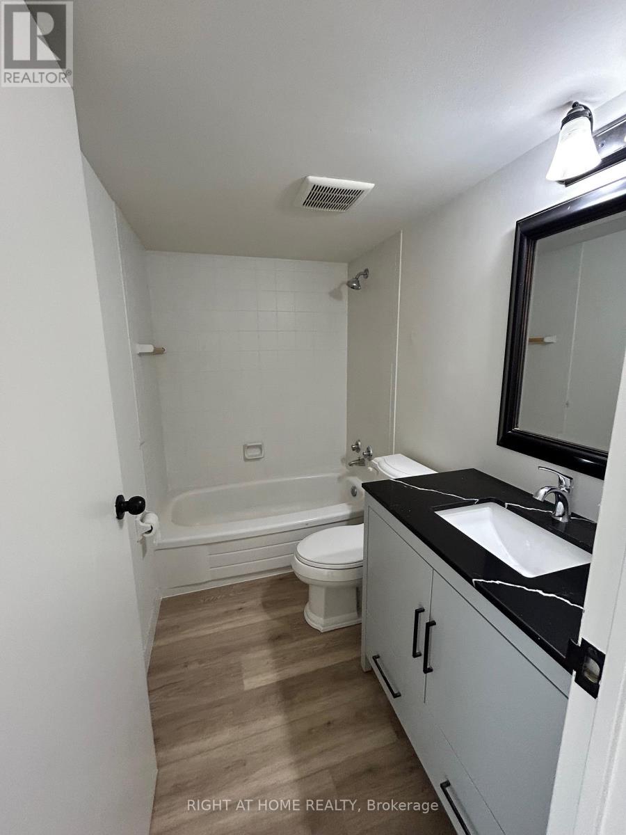 809 - 3700 Kaneff Crescent, Mississauga, Ontario  L5A 4B8 - Photo 13 - W12525848