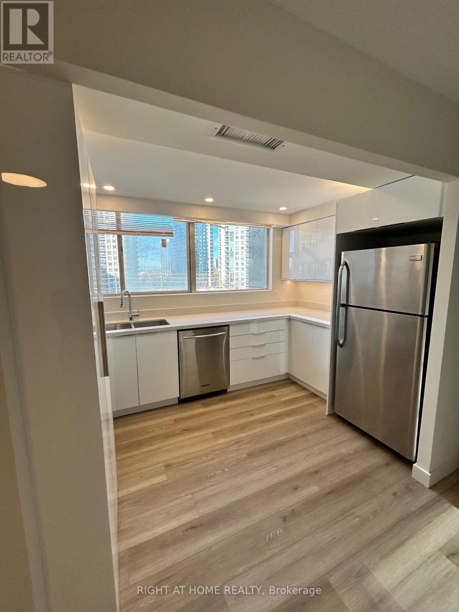 809 - 3700 Kaneff Crescent, Mississauga, Ontario  L5A 4B8 - Photo 5 - W12525848