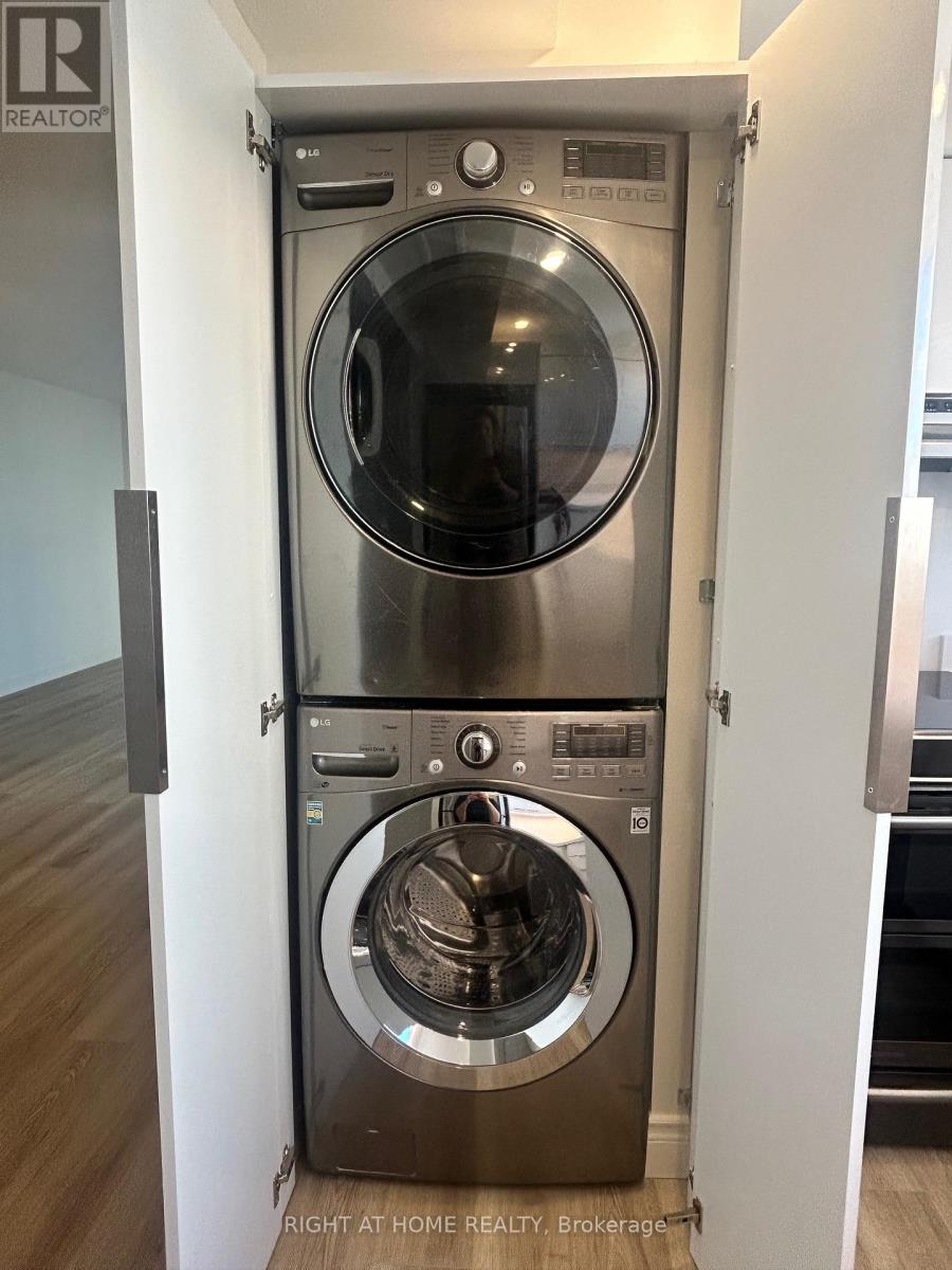 809 - 3700 Kaneff Crescent, Mississauga, Ontario  L5A 4B8 - Photo 6 - W12525848