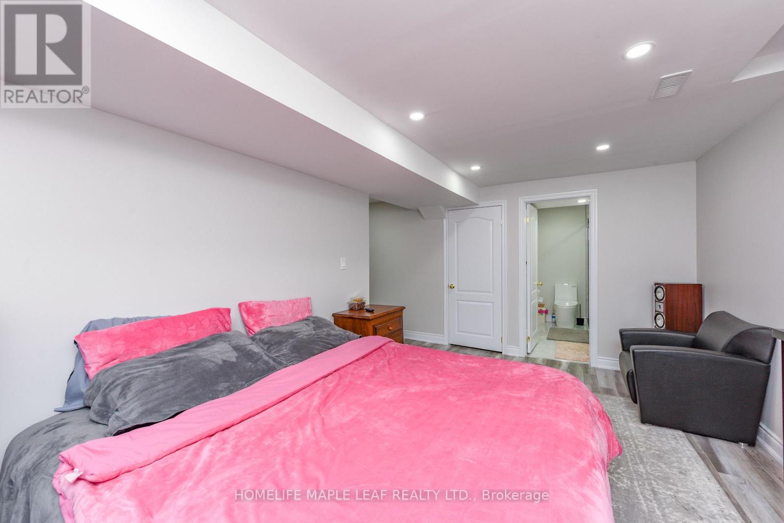 250 Brisdale Drive, Brampton, Ontario  L7A 2T3 - Photo 36 - W12525856