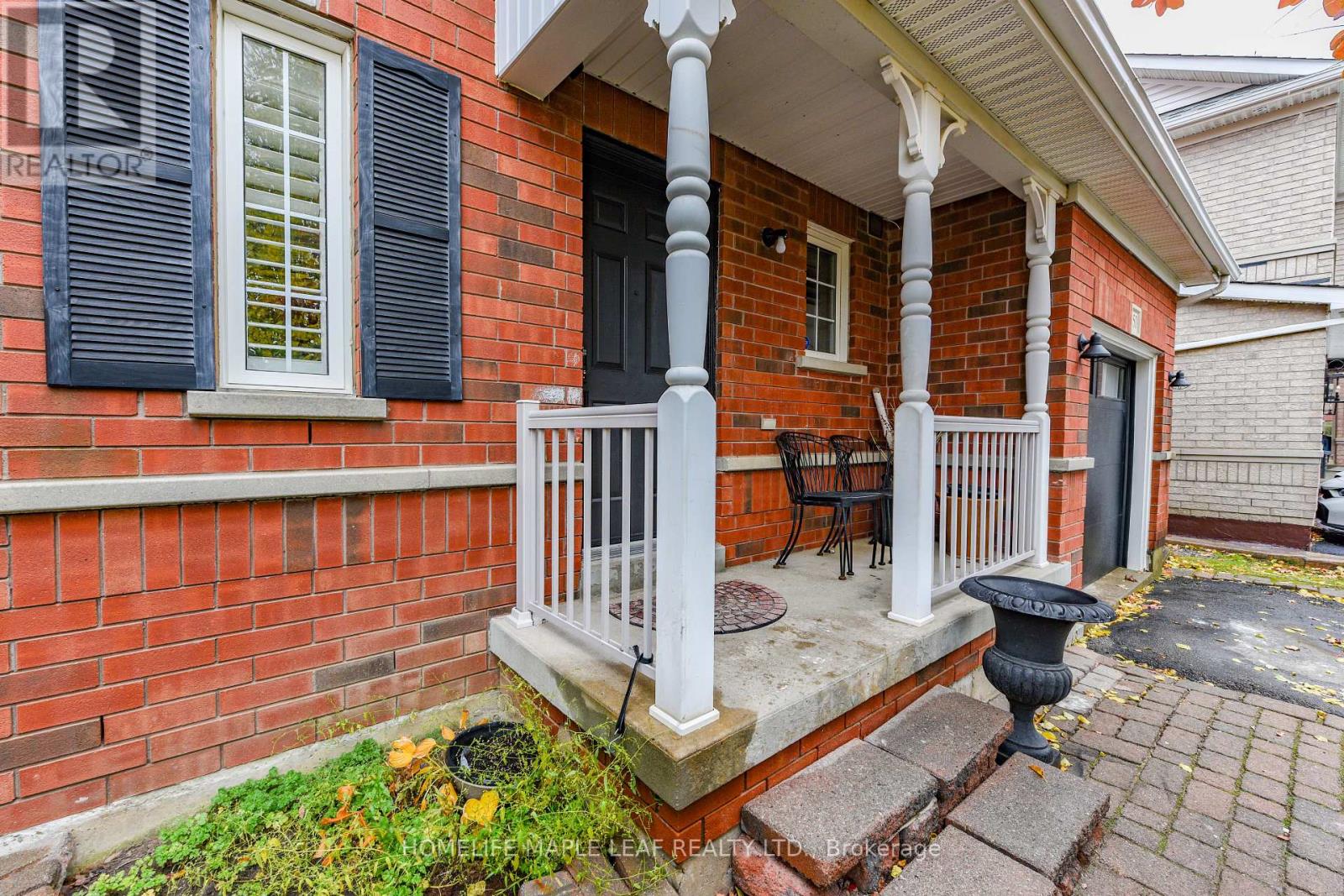 250 Brisdale Drive, Brampton, Ontario  L7A 2T3 - Photo 5 - W12525856