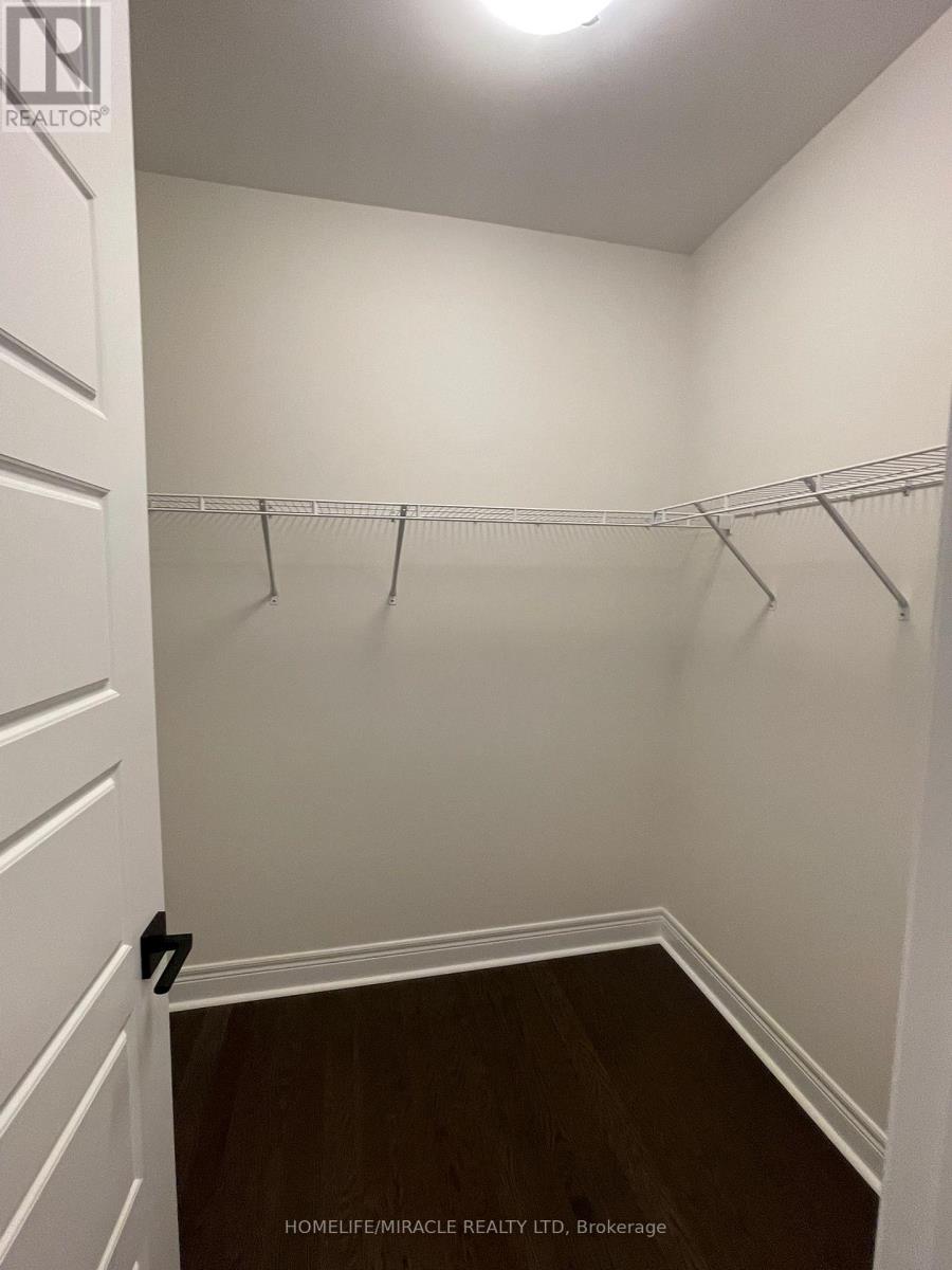 51 Goodview Drive, Brampton, Ontario  L6R 4C3 - Photo 6 - W12525872