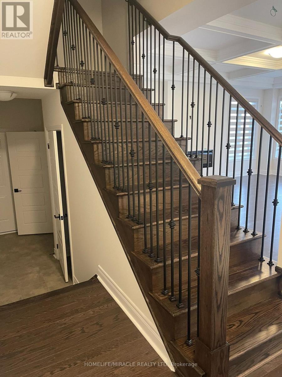 51 Goodview Drive, Brampton, Ontario  L6R 4C3 - Photo 8 - W12525872