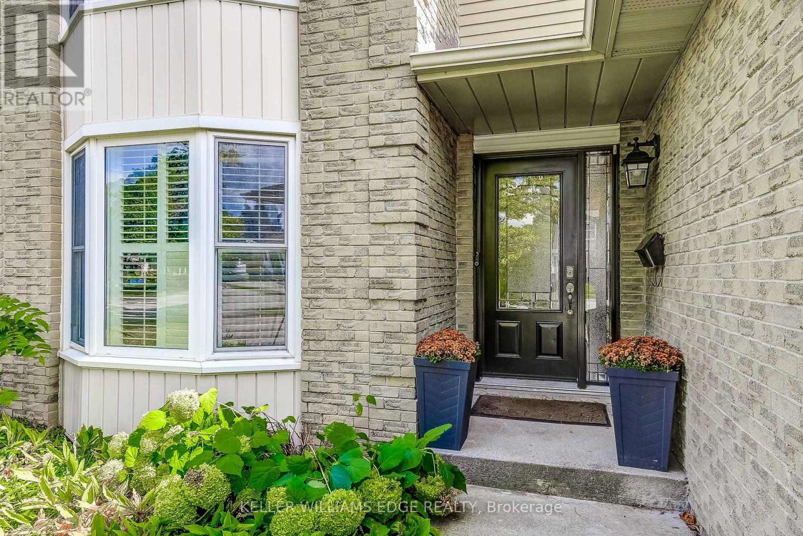 2212 Melissa Crescent, Burlington, Ontario  L7P 4J7 - Photo 2 - W12525880