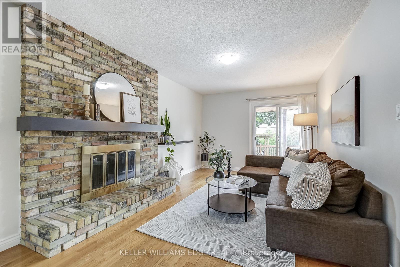 2212 Melissa Crescent, Burlington, Ontario  L7P 4J7 - Photo 8 - W12525880