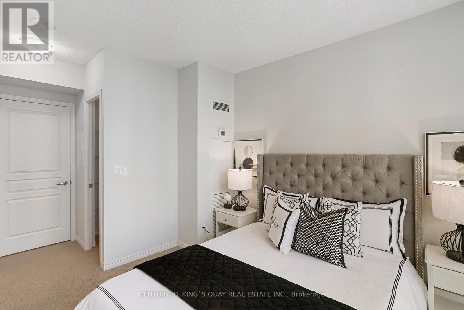 2904 - 2240 Lake Shore Boulevard W, Toronto, Ontario  M8V 0A9 - Photo 19 - W12525898