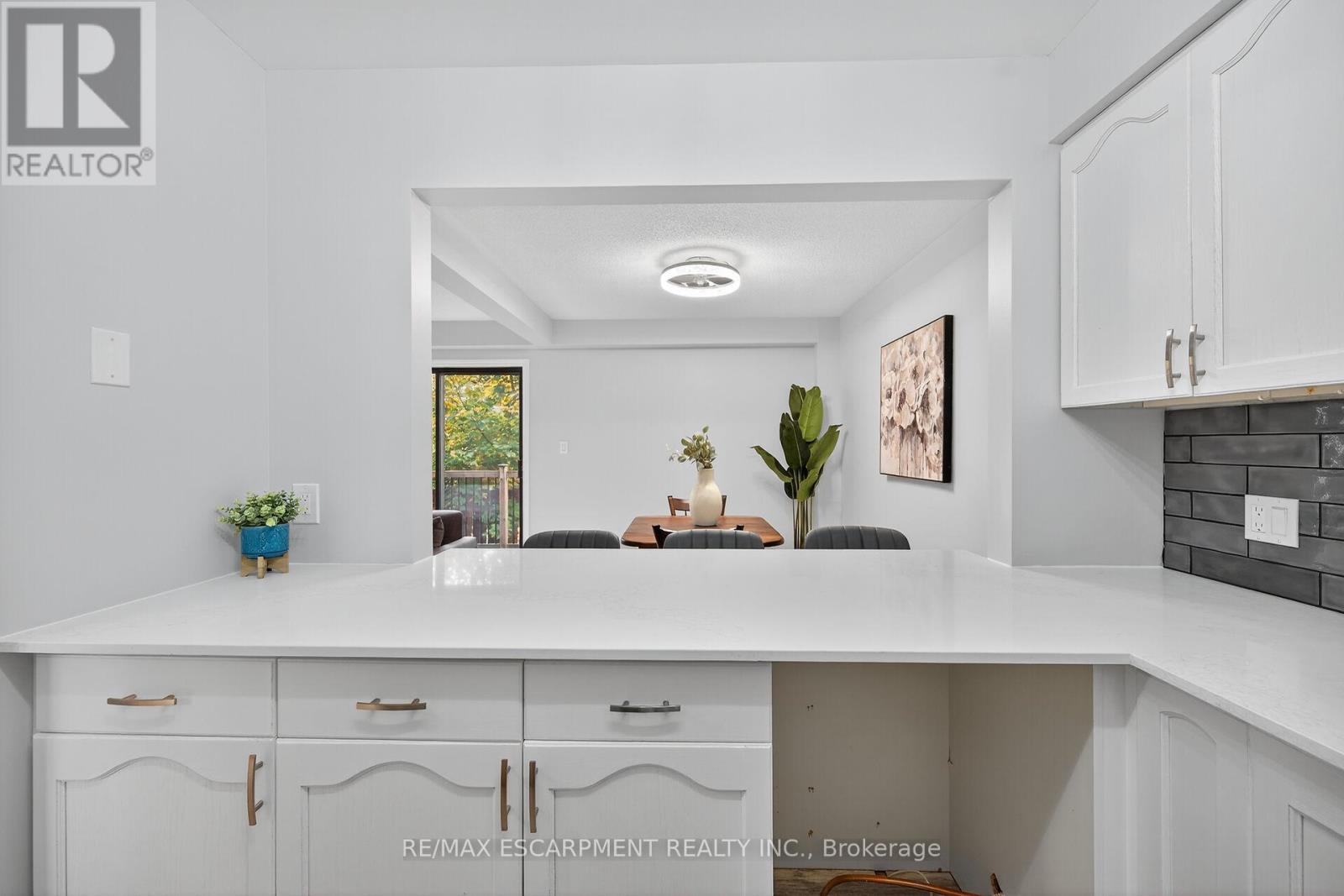 11 - 54 Argyle Street S, Haldimand, Ontario  N3W 1H9 - Photo 10 - X12525850