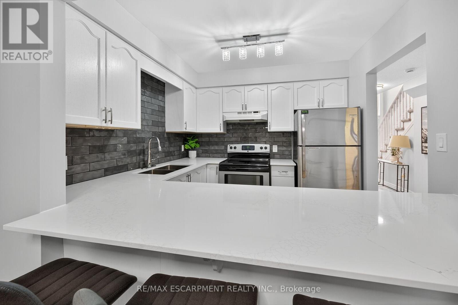 11 - 54 Argyle Street S, Haldimand, Ontario  N3W 1H9 - Photo 12 - X12525850