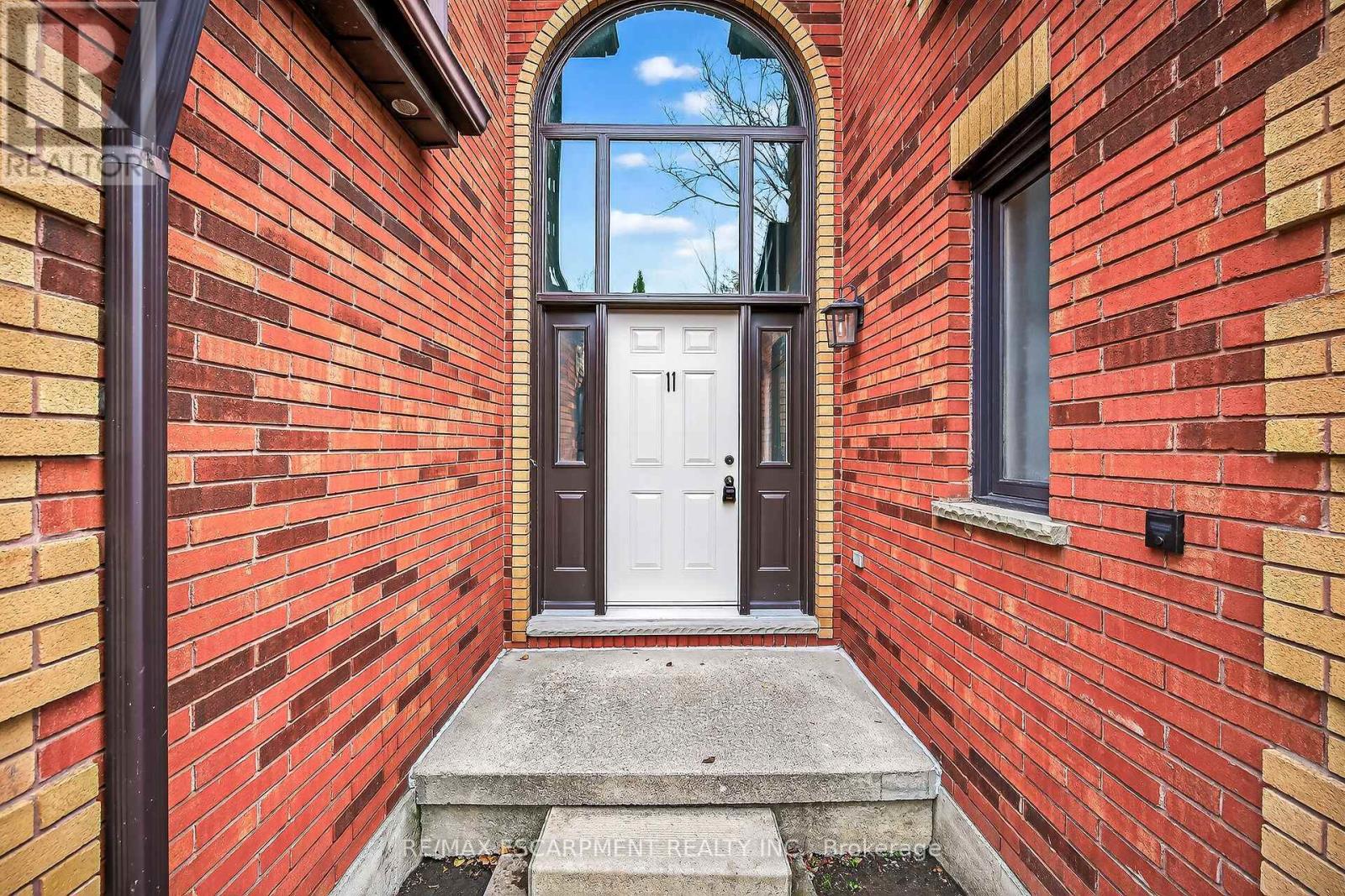 11 - 54 Argyle Street S, Haldimand, Ontario  N3W 1H9 - Photo 2 - X12525850