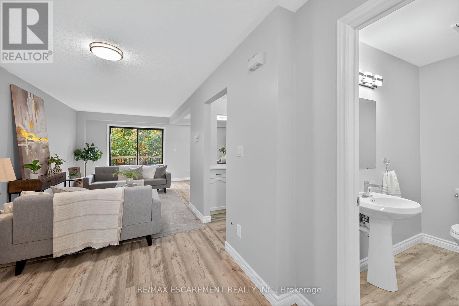 11 - 54 Argyle Street S, Haldimand, Ontario  N3W 1H9 - Photo 5 - X12525850