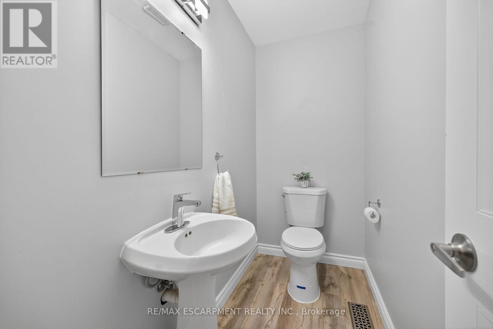 11 - 54 Argyle Street S, Haldimand, Ontario  N3W 1H9 - Photo 6 - X12525850