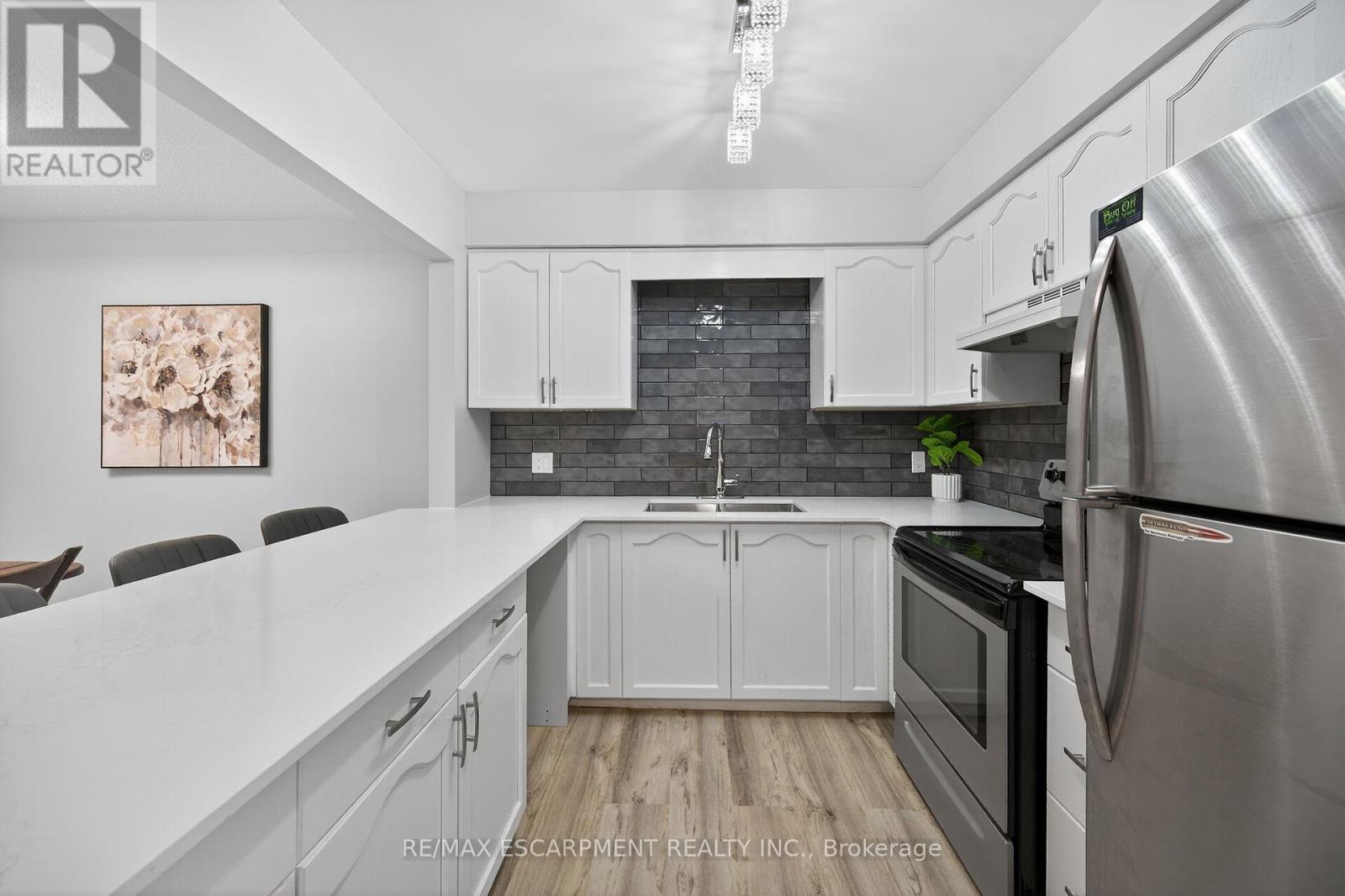 11 - 54 Argyle Street S, Haldimand, Ontario  N3W 1H9 - Photo 8 - X12525850