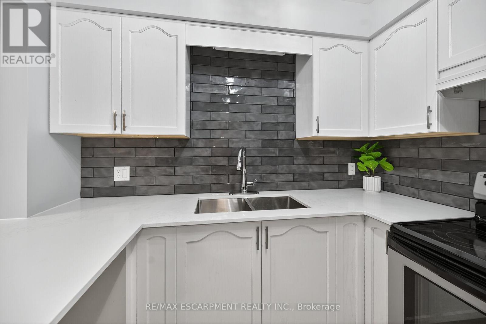 11 - 54 Argyle Street S, Haldimand, Ontario  N3W 1H9 - Photo 9 - X12525850