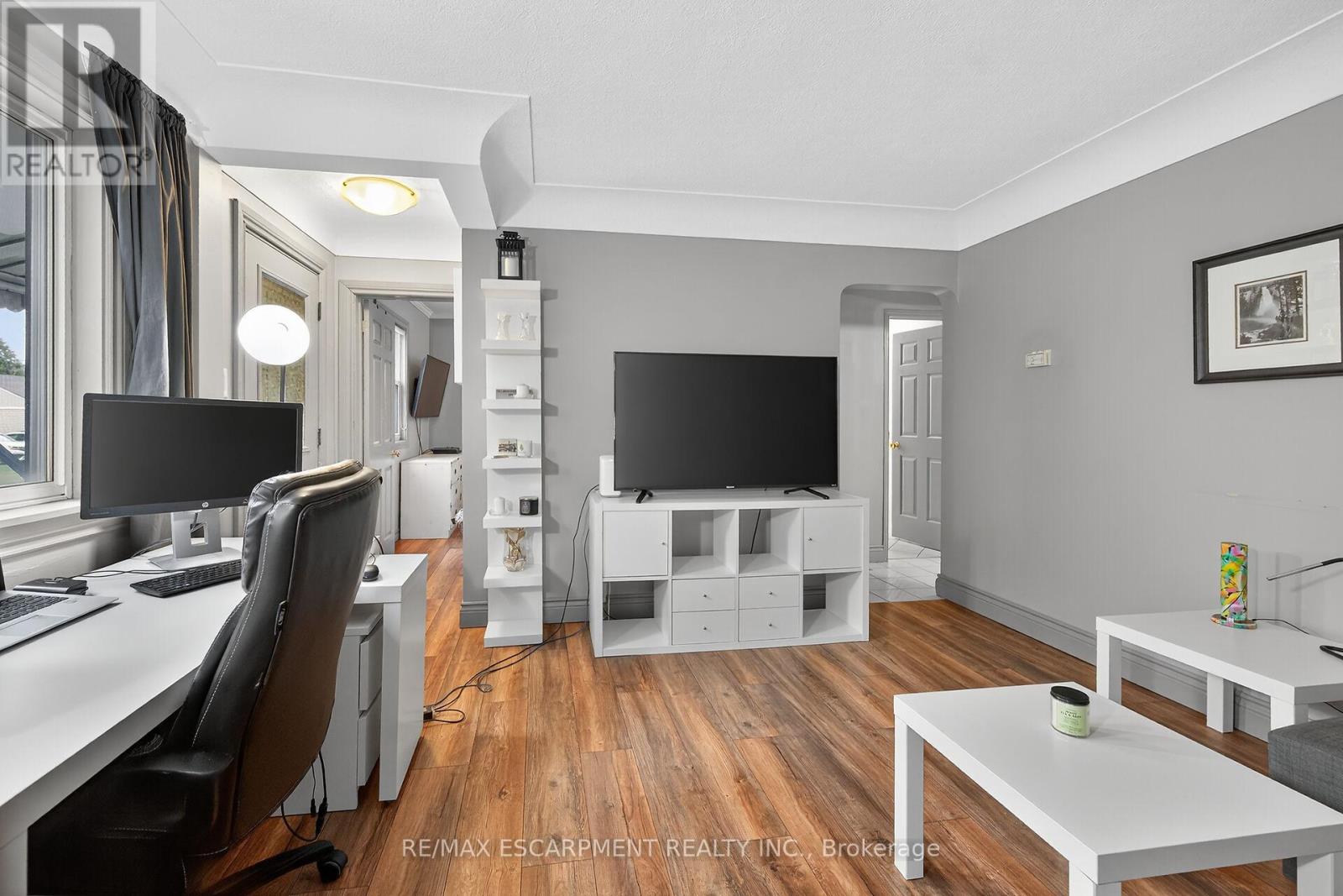 49 East 33rd Street, Hamilton, Ontario  L8V 3S9 - Photo 10 - X12525886