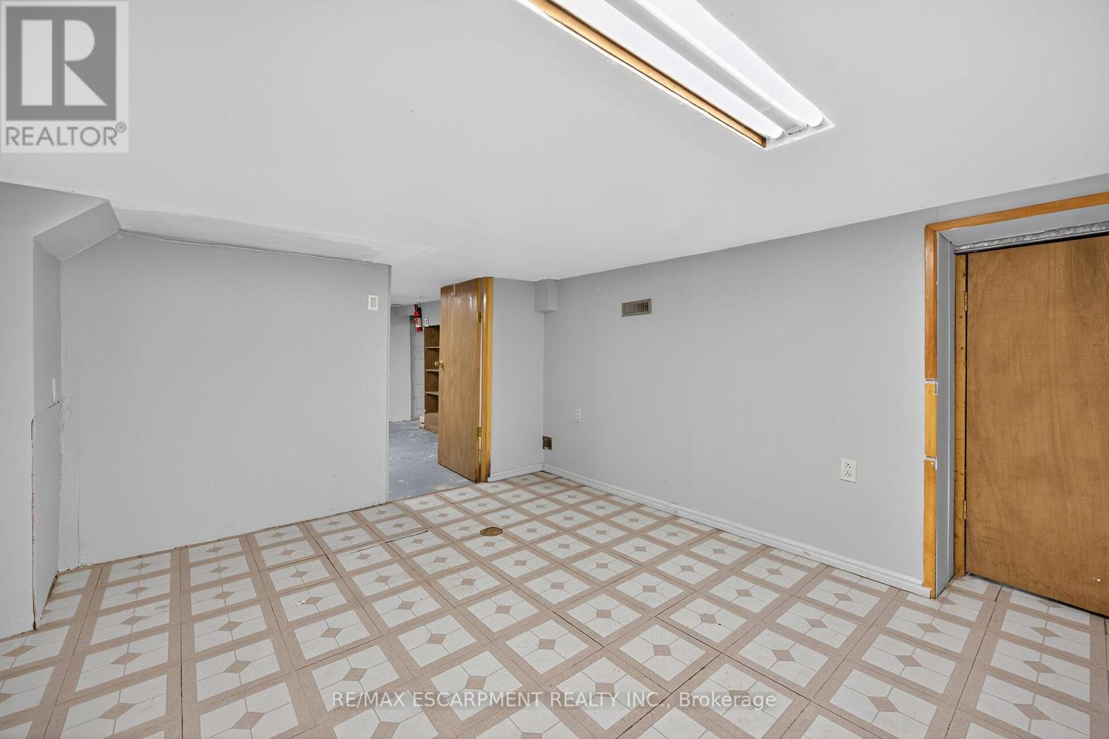 49 East 33rd Street, Hamilton, Ontario  L8V 3S9 - Photo 28 - X12525886