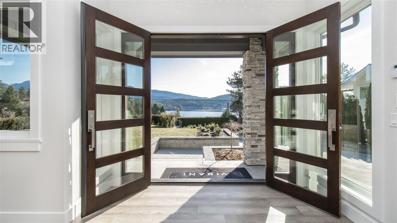 9xx Beachview Drive, North Vancouver, British Columbia  V7G 1P8 - Photo 2 - R3065965