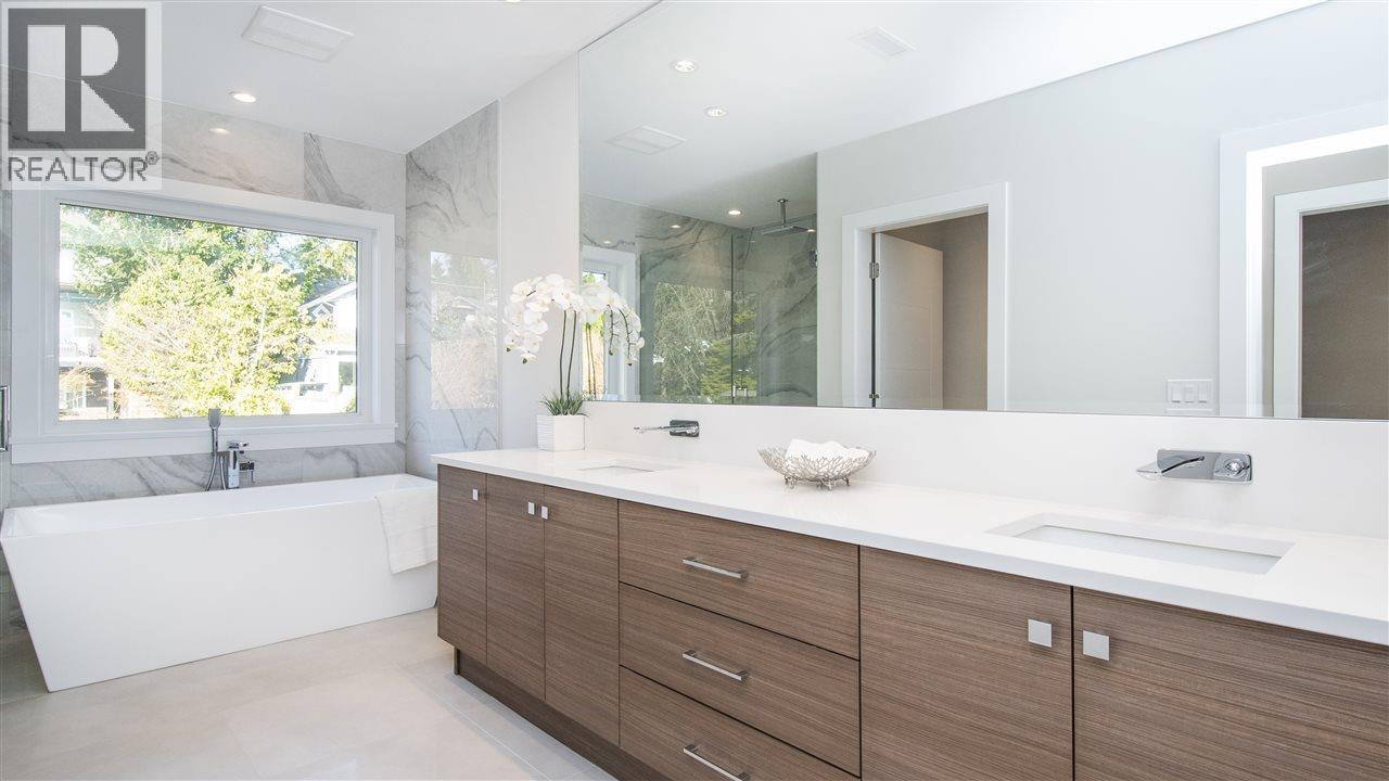 9xx Beachview Drive, North Vancouver, British Columbia  V7G 1P8 - Photo 9 - R3065965