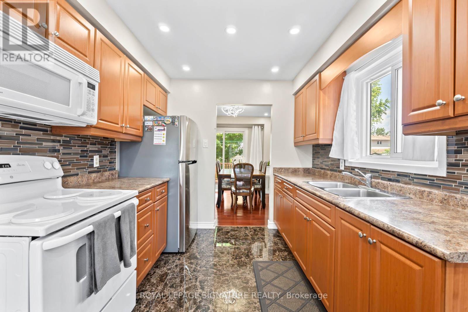 85 Bradstone Square, Toronto, Ontario  M1B 1W1 - Photo 4 - E12525934